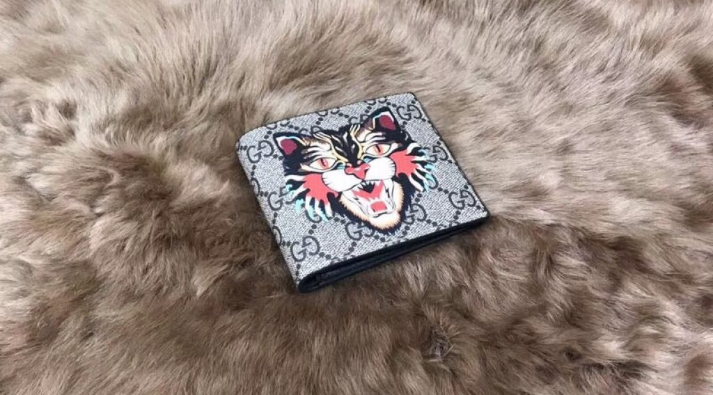 z1137048587258 3d6a74277e6ab0c55166024cde05b79e 1024x568 - V&iacute; nam Gucci si&ecirc;u cấp - VNGC0001
