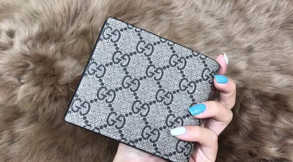 z1137048589451 78f021dbee0ef670f38d7c7f42ff76ad 1024x568 - V&iacute; nam Gucci si&ecirc;u cấp - VNGC0001