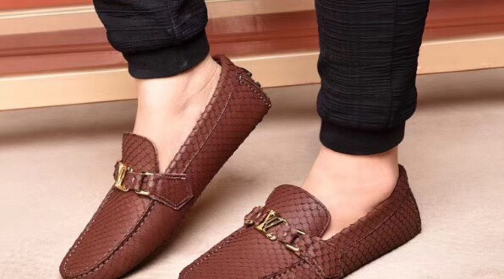 z1187014509715 ddc7e6d7263e3b1622b30ddf8121924f 1024x568 - Gi&agrave;y nam Louis Vuitton si&ecirc;u cấp VIP &ndash; GNLV0209
