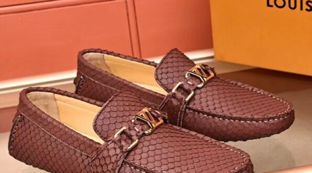 z1187014519883 b350e1fdc3d6e0bc4e64171cf5635c65 1024x568 - Gi&agrave;y nam Louis Vuitton si&ecirc;u cấp VIP &ndash; GNLV0209