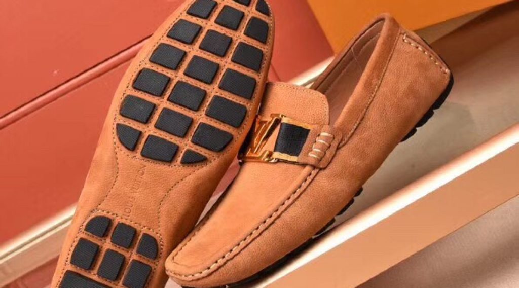 z1187019692535 6ae7aeecfb750f91cb6d957f628726da 1024x568 - Gi&agrave;y nam Louis Vuitton si&ecirc;u cấp VIP &ndash; GNLV0207