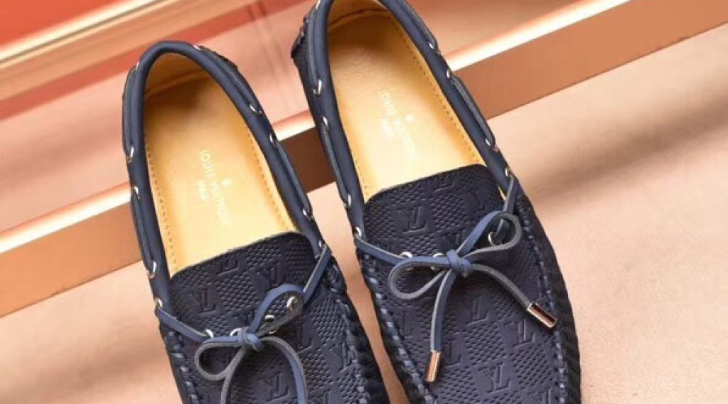 z1187019703289 fc98f4c8fb595dab775a100d35b4a2bb 1024x568 - Gi&agrave;y nam Louis Vuitton si&ecirc;u cấp VIP &ndash; GNLV0206