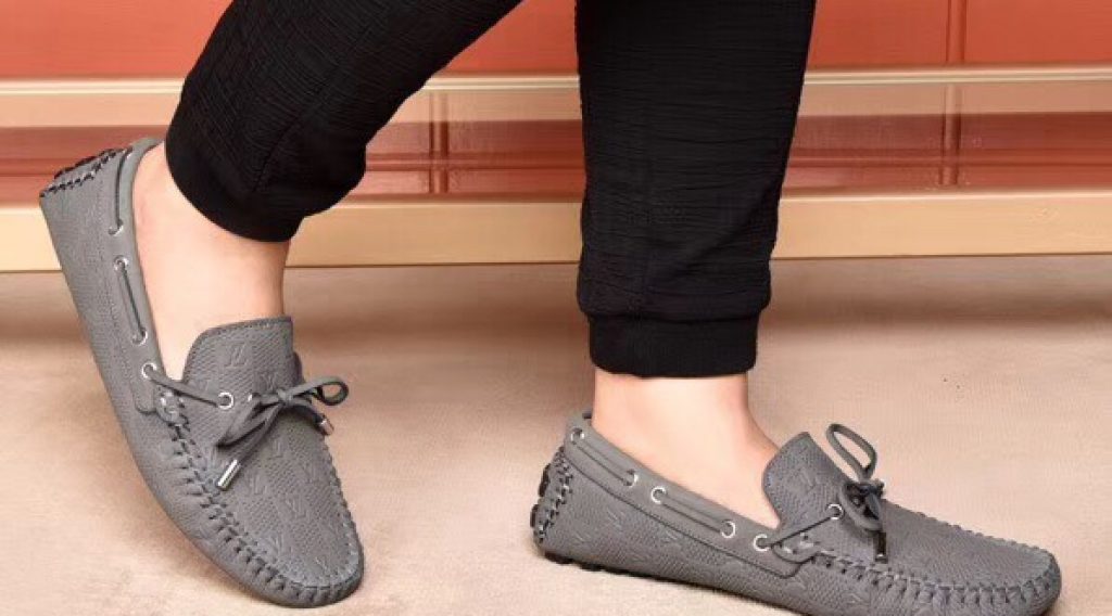 z1187019704219 4fc2bc104963aeb0eeee9e27526e3bd4 1024x568 - Gi&agrave;y nam Louis Vuitton si&ecirc;u cấp VIP &ndash; GNLV0205