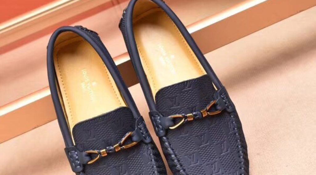 z1187019711768 e98b504967f986c0db62bc635449a356 1024x568 - Gi&agrave;y nam Louis Vuitton si&ecirc;u cấp VIP &ndash; GNLV0204