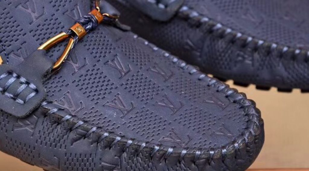 z1187019717299 36f6301cca6a4dc72c92ce66b983aa09 1024x568 - Gi&agrave;y nam Louis Vuitton si&ecirc;u cấp VIP &ndash; GNLV0204