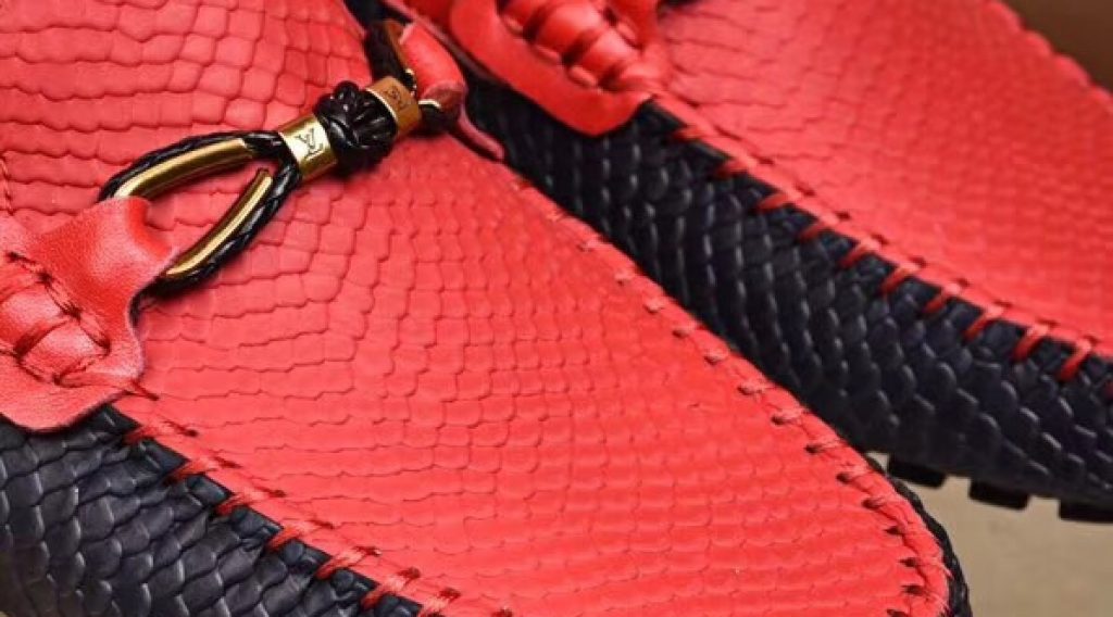 z1187021225529 154c583fa8e256ba1fc13f1a2cb27fef 1024x568 - Gi&agrave;y nam Louis Vuitton si&ecirc;u cấp VIP &ndash; GNLV0203