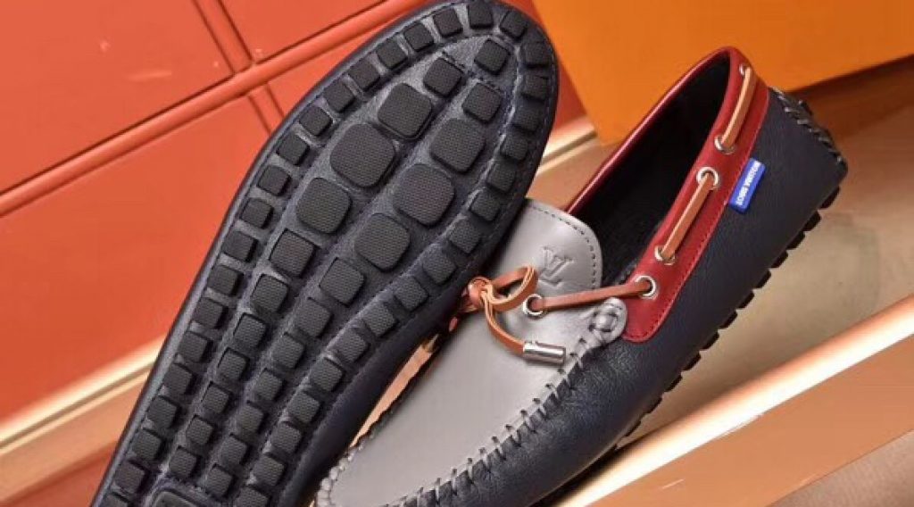 z1187021244038 d1cddf5cf10da18d7fb291288502e54e 1024x568 - Gi&agrave;y nam Louis Vuitton si&ecirc;u cấp VIP &ndash; GNLV0202