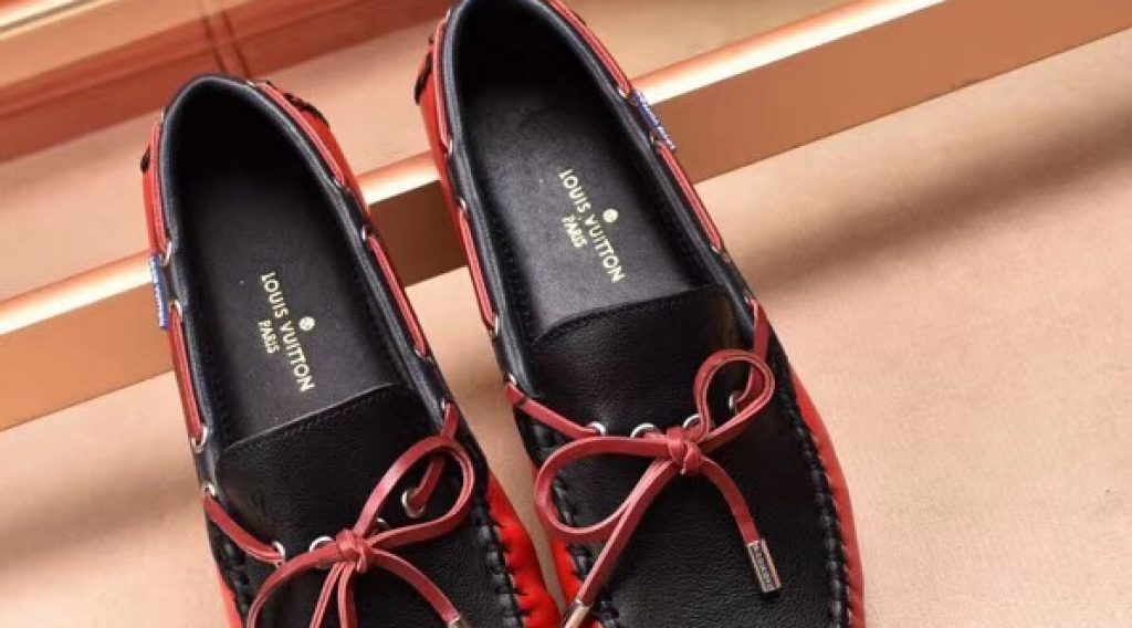 z1187023263564 3666af31c13e7b7ce0e52fb7f4cd22be 1024x568 - Gi&agrave;y nam Louis Vuitton si&ecirc;u cấp VIP &ndash; GNLV0201