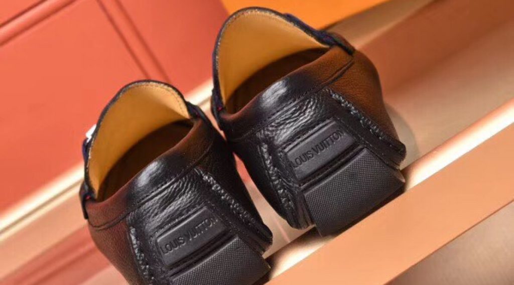 z1187023269038 d09cfdde6269051f7ef23aa47e78c8a4 1024x568 - Gi&agrave;y nam Louis Vuitton si&ecirc;u cấp VIP &ndash; GNLV0200