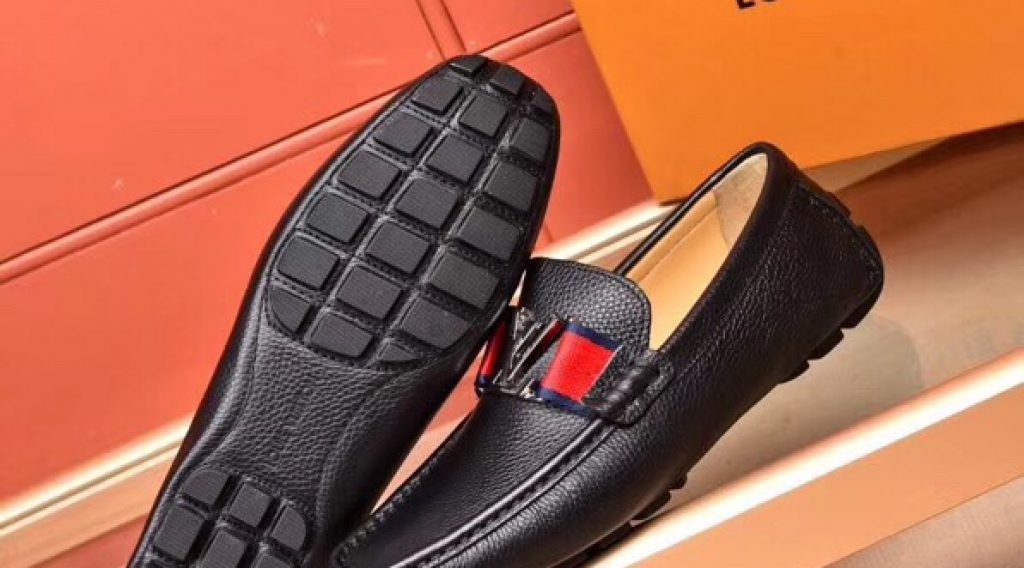 z1187023269861 2ca74d0b058eeb1c4527ca5755d4ddf6 1024x568 - Gi&agrave;y nam Louis Vuitton si&ecirc;u cấp VIP &ndash; GNLV0200