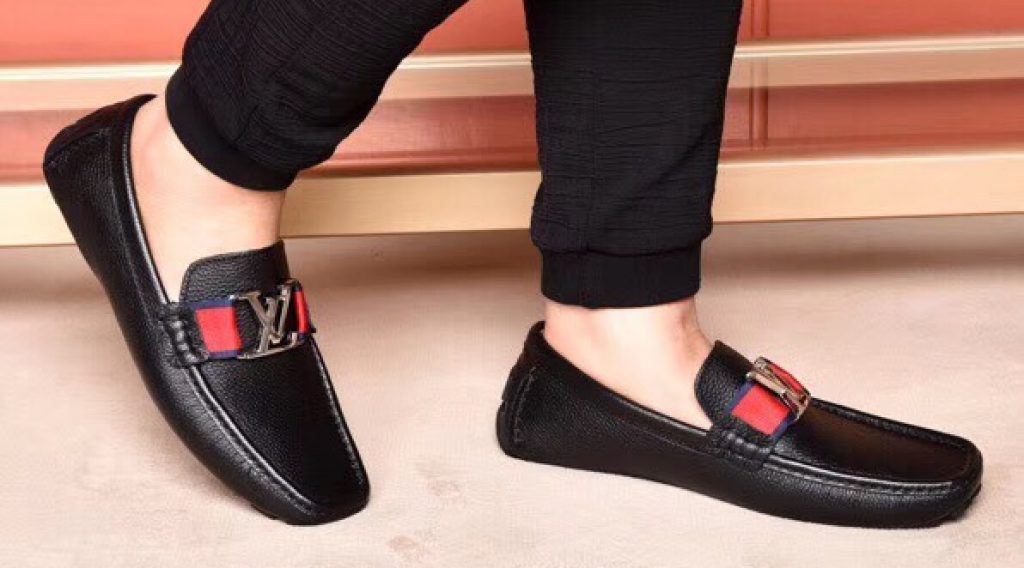 z1187023271492 d22dc612c6012093d8bee4c873474e06 1024x568 - Gi&agrave;y nam Louis Vuitton si&ecirc;u cấp VIP &ndash; GNLV0200