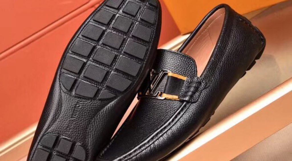 z1187023279557 494d0e3596c55c27eb2a0339926a3207 1024x568 - Gi&agrave;y nam Louis Vuitton si&ecirc;u cấp VIP &ndash; GNLV0198