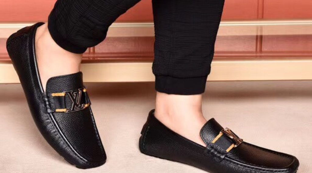 z1187023280317 96c70e6ed78ff48bcd8c4fb19a302345 1024x568 - Gi&agrave;y nam Louis Vuitton si&ecirc;u cấp VIP &ndash; GNLV0198