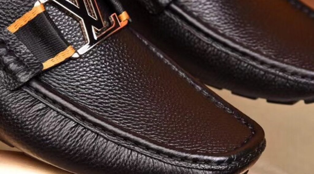 z1187023280386 0a4571a50c9d504f54e3c5eea6dd9cde 1024x568 - Gi&agrave;y nam Louis Vuitton si&ecirc;u cấp VIP &ndash; GNLV0198