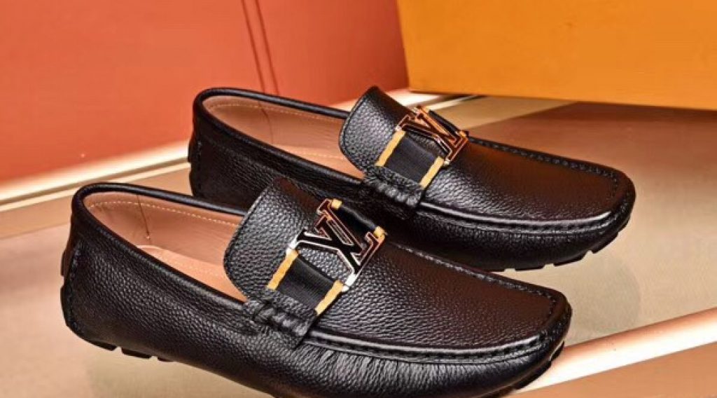 z1187023281031 b376f4fde41995fcdc7f66f2099ecef8 1024x568 - Gi&agrave;y nam Louis Vuitton si&ecirc;u cấp VIP &ndash; GNLV0198