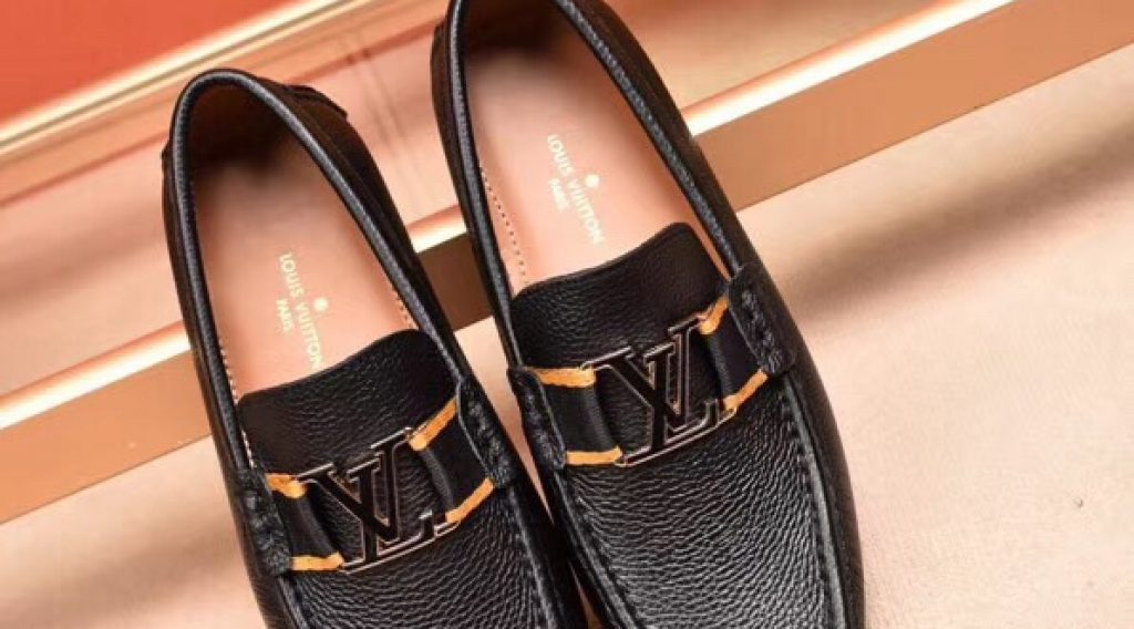 z1187023285114 bc1514c2121e19de2cfa51c0056b53c5 1024x568 - Gi&agrave;y nam Louis Vuitton si&ecirc;u cấp VIP &ndash; GNLV0198