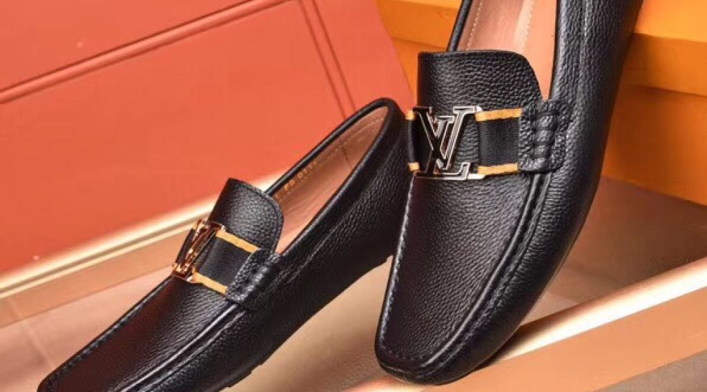 z1187023286219 e5b12ff0262b6b734eef454b67a4e286 1024x568 - Gi&agrave;y nam Louis Vuitton si&ecirc;u cấp VIP &ndash; GNLV0198