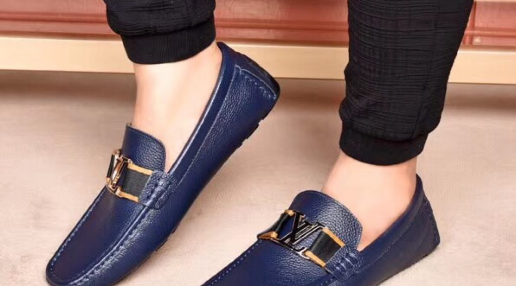 z1187023286503 a7eb9d457b1d25e4ae1cf97a977d0eb7 1024x568 - Gi&agrave;y nam Louis Vuitton si&ecirc;u cấp VIP &ndash; GNLV0197