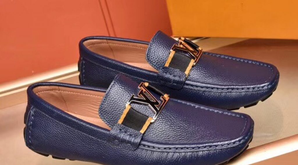 z1187023287718 f674f2bb74dc2199618df75e7ef92e67 1024x568 - Gi&agrave;y nam Louis Vuitton si&ecirc;u cấp VIP &ndash; GNLV0197