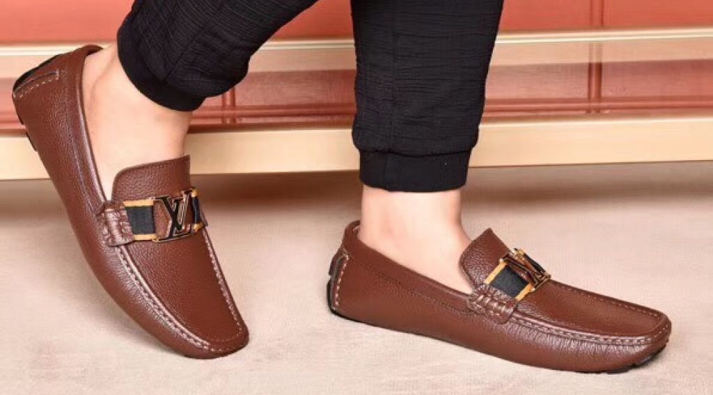 z1187028353156 25f6ccef17cb5ec614508bc8d0b8e197 1024x568 - Gi&agrave;y nam Louis Vuitton si&ecirc;u cấp VIP &ndash; GNLV0196
