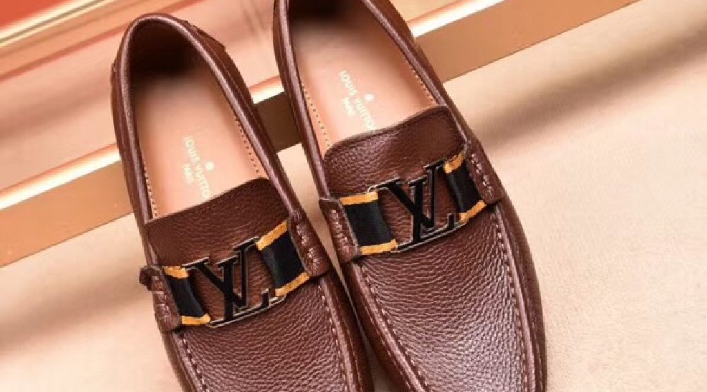 z1187028355705 c87cb116138617ca102cbefa9081d563 1024x568 - Gi&agrave;y nam Louis Vuitton si&ecirc;u cấp VIP &ndash; GNLV0196