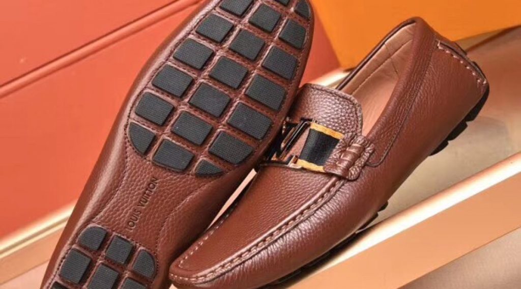 z1187028358082 43f658e61f872391a8c3f7e272fe4804 1024x568 - Gi&agrave;y nam Louis Vuitton si&ecirc;u cấp VIP &ndash; GNLV0196