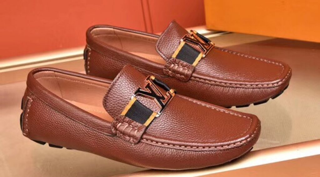 z1187028358628 f289f4afc877d2b70c087e05e06a090e 1024x568 - Gi&agrave;y nam Louis Vuitton si&ecirc;u cấp VIP &ndash; GNLV0196