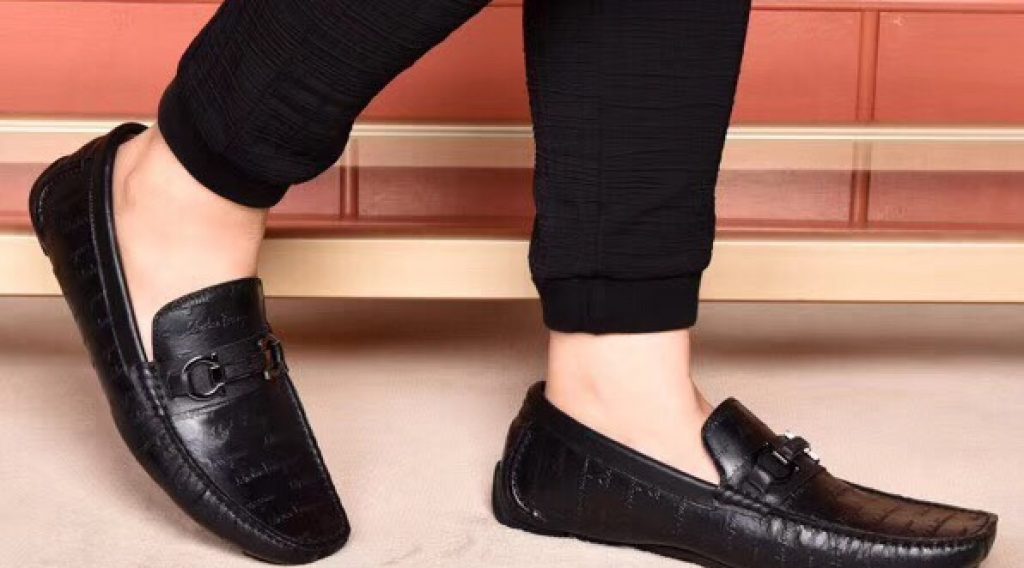 z1187028359676 a423aa4321ffbc8e2ead2bda48f31f61 1024x568 - Gi&agrave;y Nam Ferragamo Si&ecirc;u Cấp GNSF0011