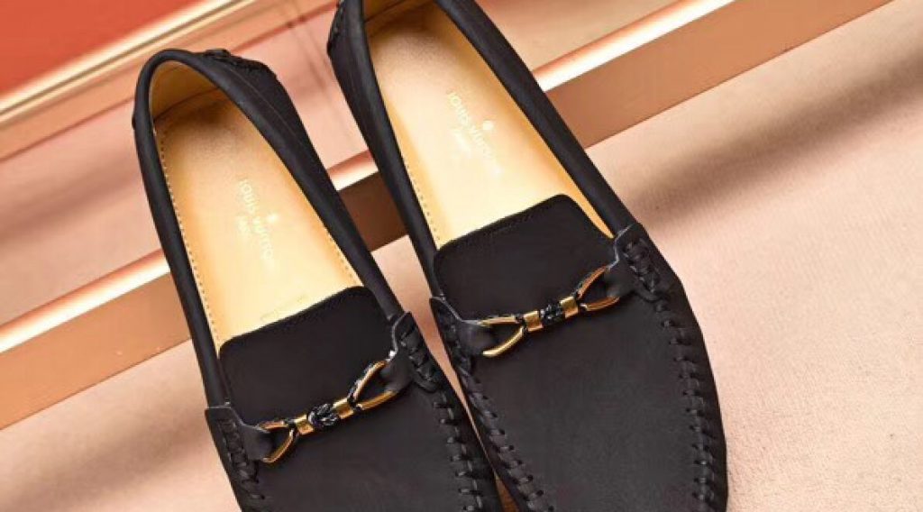 z1187030669513 d45429b22e7fb003ed5dbe7ca133178f 1024x568 - Gi&agrave;y nam Louis Vuitton si&ecirc;u cấp VIP &ndash; GNLV0195