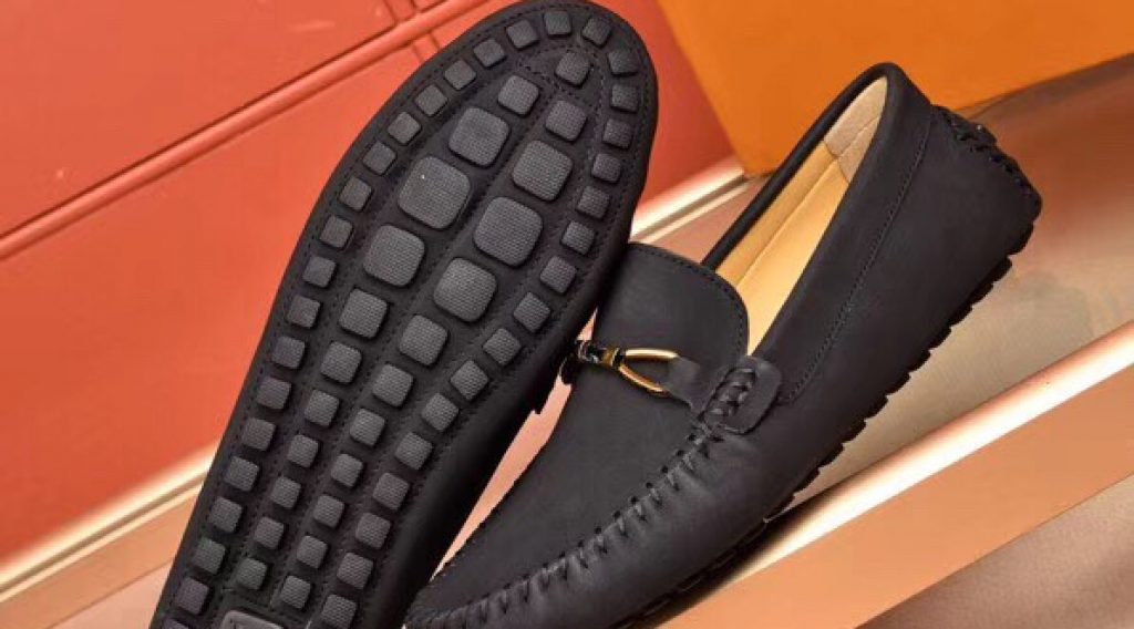 z1187030669999 6e9231d9c79b21901ee133e629ba7075 1024x568 - Gi&agrave;y nam Louis Vuitton si&ecirc;u cấp VIP &ndash; GNLV0195