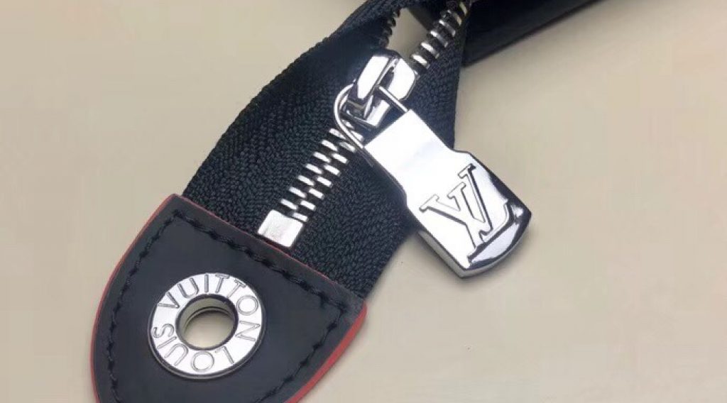 z1193192369271 15be2c24bf13700e5f798bef5a7a2e06 1024x568 - V&iacute; nam Louis Vuitton si&ecirc;u cấp &ndash; VNLV0065