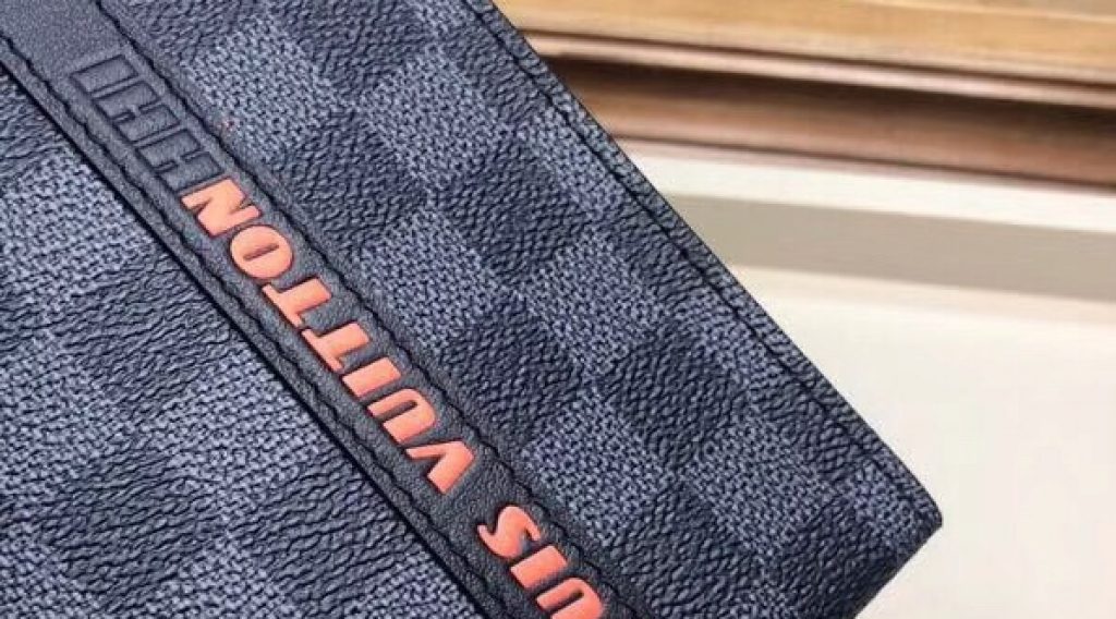 z1193192369272 2fc0ee31739031c809819445699711ce 1024x568 - V&iacute; nam Louis Vuitton si&ecirc;u cấp &ndash; VNLV0065