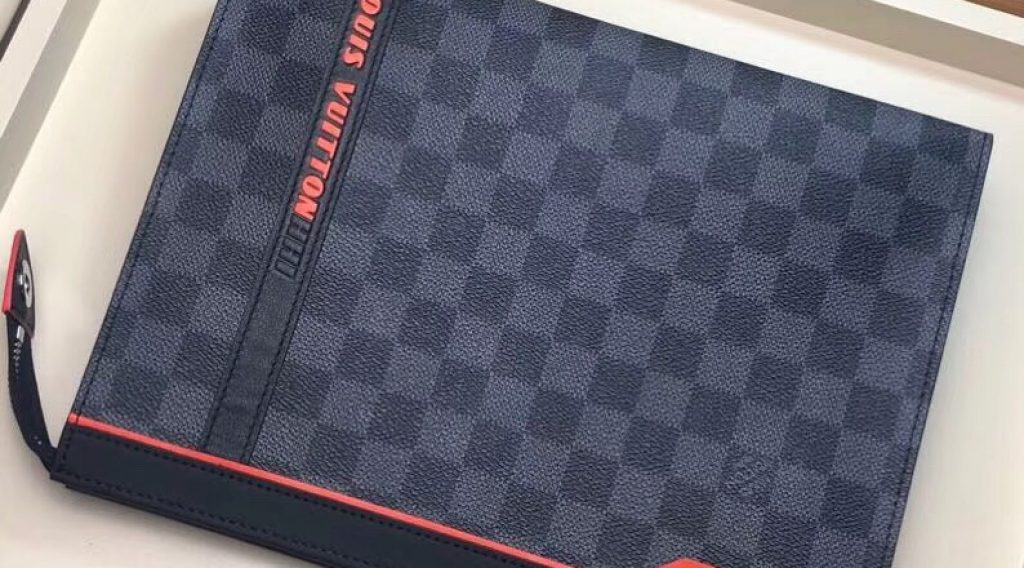 z1193192378938 a0d5d10fd92346f09ba132709848f465 1024x568 - V&iacute; nam Louis Vuitton si&ecirc;u cấp &ndash; VNLV0065