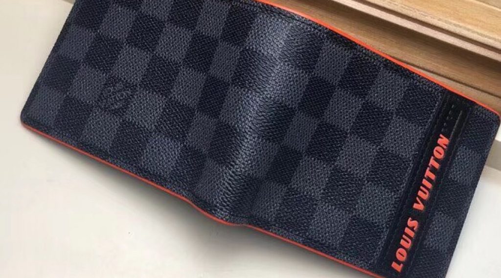 z1193192398221 54e10b50bad22f716b82aea3020f6278 1024x568 - V&iacute; nam Louis Vuitton si&ecirc;u cấp &ndash; VNLV0063