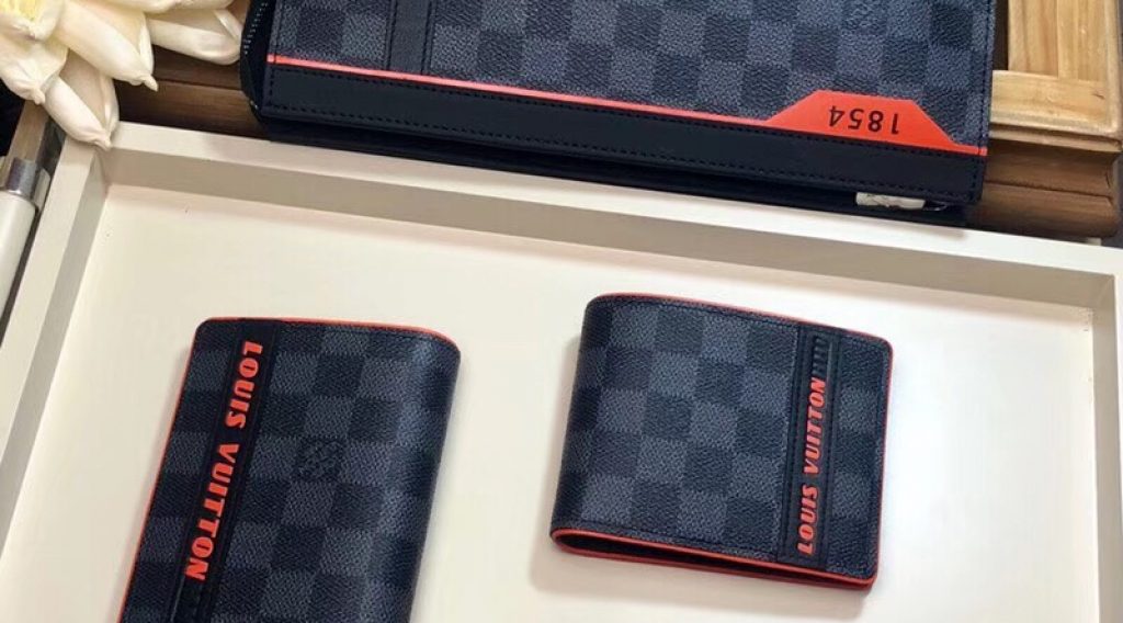 z1193192398454 8410bcfc67615e14372b90ab2c6f814f 1024x568 - V&iacute; nam Louis Vuitton si&ecirc;u cấp &ndash; VNLV0063
