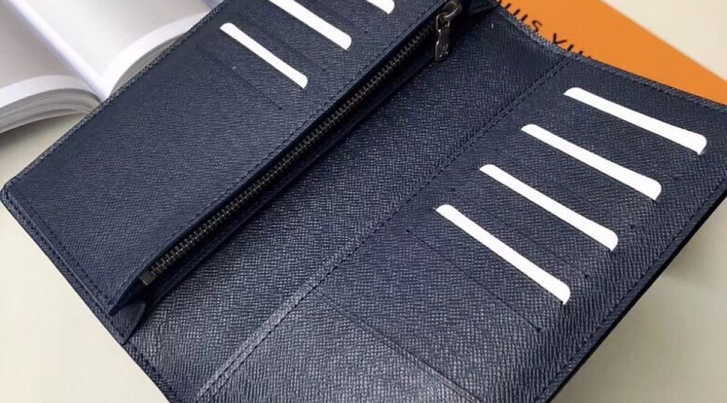 z1193194918545 e0aeb587ffde314cc7dea0886d181a60 1024x568 - V&iacute; nam Louis Vuitton si&ecirc;u cấp &ndash; VNLV0062