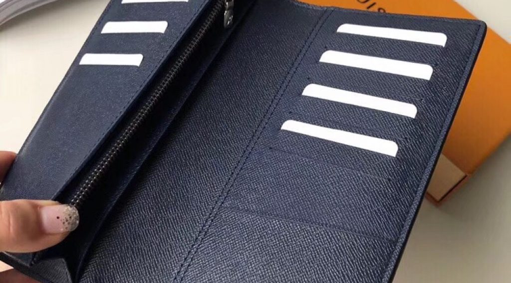 z1193194932537 dc2a4b67323d4537f434c6903c83b234 1024x568 - V&iacute; nam Louis Vuitton si&ecirc;u cấp &ndash; VNLV0060