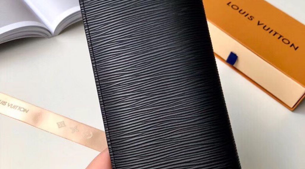 z1193194932634 b2ff21ba44ee24ee68c82f14b7a99290 1024x568 - V&iacute; nam Louis Vuitton si&ecirc;u cấp &ndash; VNLV0060