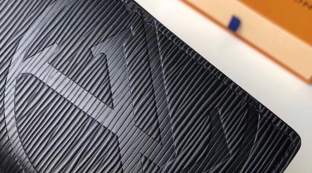 z1193194939532 2c11f6bc489fb8a831764cb513039dc7 1024x568 - V&iacute; nam Louis Vuitton si&ecirc;u cấp &ndash; VNLV0060