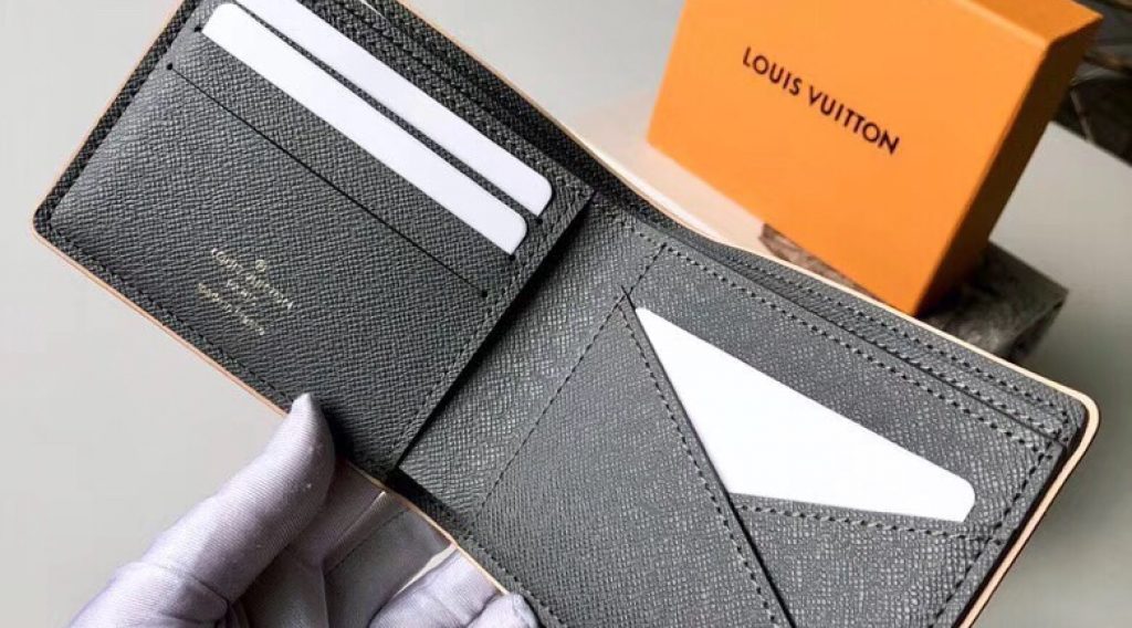 z1193194950488 b7b42c9f057b4a8007d3ee4adac1d0c9 1024x568 - V&iacute; nam Louis Vuitton si&ecirc;u cấp &ndash; VNLV0058