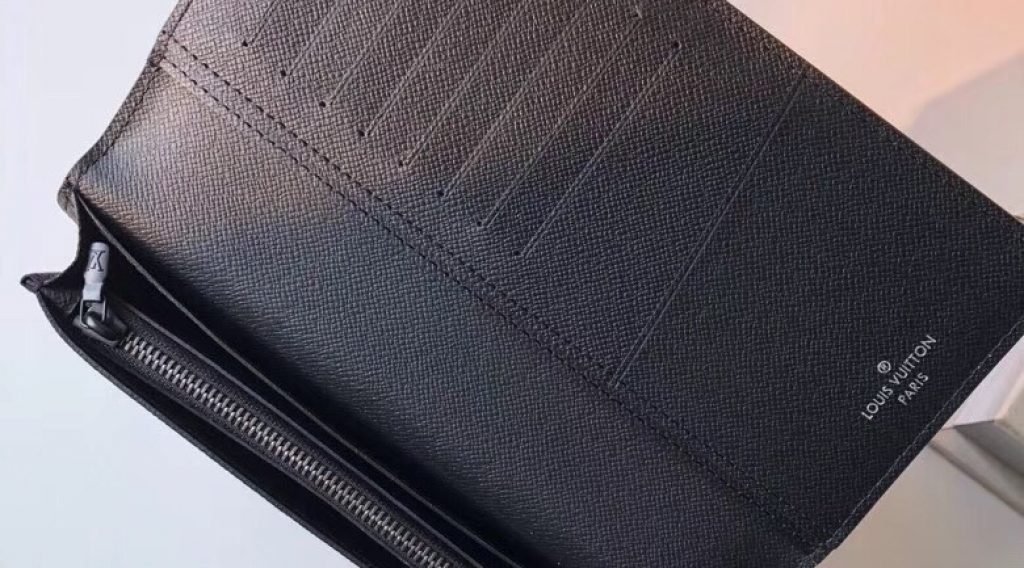 z1193194966546 42ae3790e8c218a9c47b5f84fbba4488 1024x568 - V&iacute; nam Louis Vuitton si&ecirc;u cấp &ndash; VNLV0057