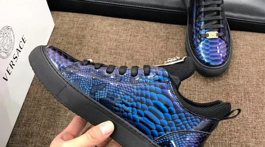z1207792040945 5f4c1647c7a240226c2243437ead99a1 1024x568 - Gi&agrave;y nam Versace si&ecirc;u cấp VIP &ndash; GNVS0018