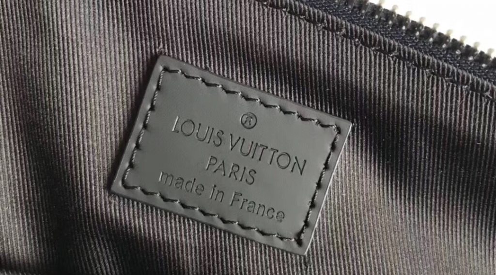 z1207792055026 179d38ce0981bb30932f6268793971db 1024x568 - T&uacute;i X&aacute;ch Nam Louis Vuitton Si&ecirc;u Cấp TXNLV0076