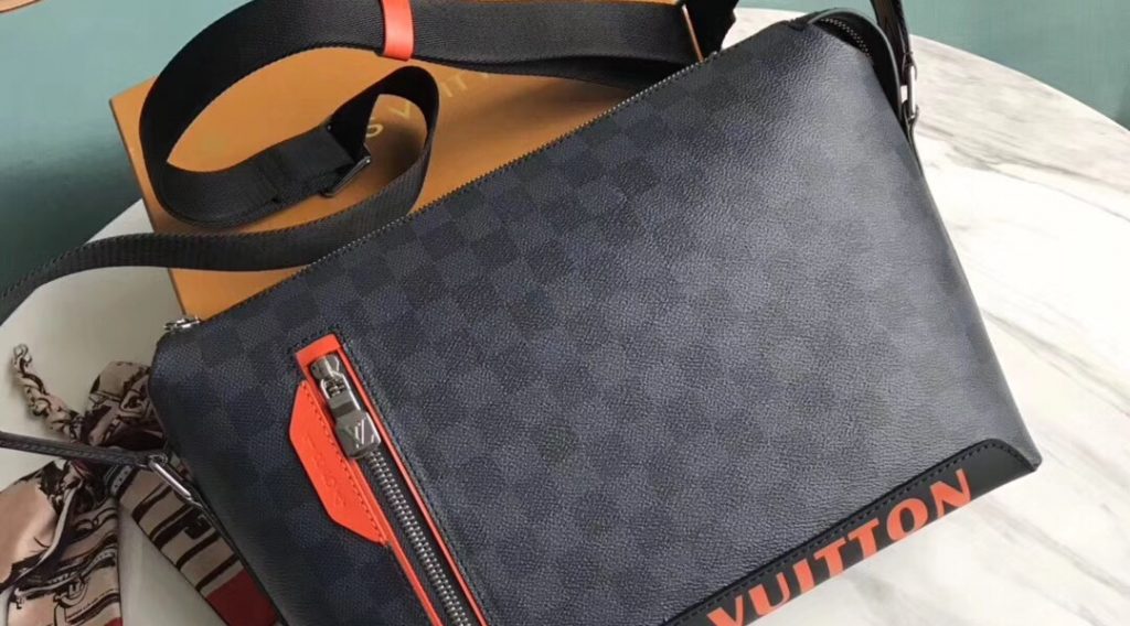 z1207792059053 123c16b2465b51cc2474ae170724ccf3 1024x568 - T&uacute;i X&aacute;ch Nam Louis Vuitton Si&ecirc;u Cấp TXNLV0076