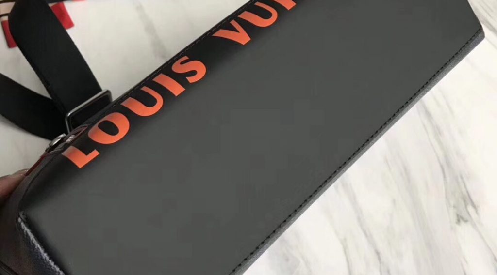 z1207792059865 ca487097da43af16bfdfb0ea3f461941 1024x568 - T&uacute;i X&aacute;ch Nam Louis Vuitton Si&ecirc;u Cấp TXNLV0076