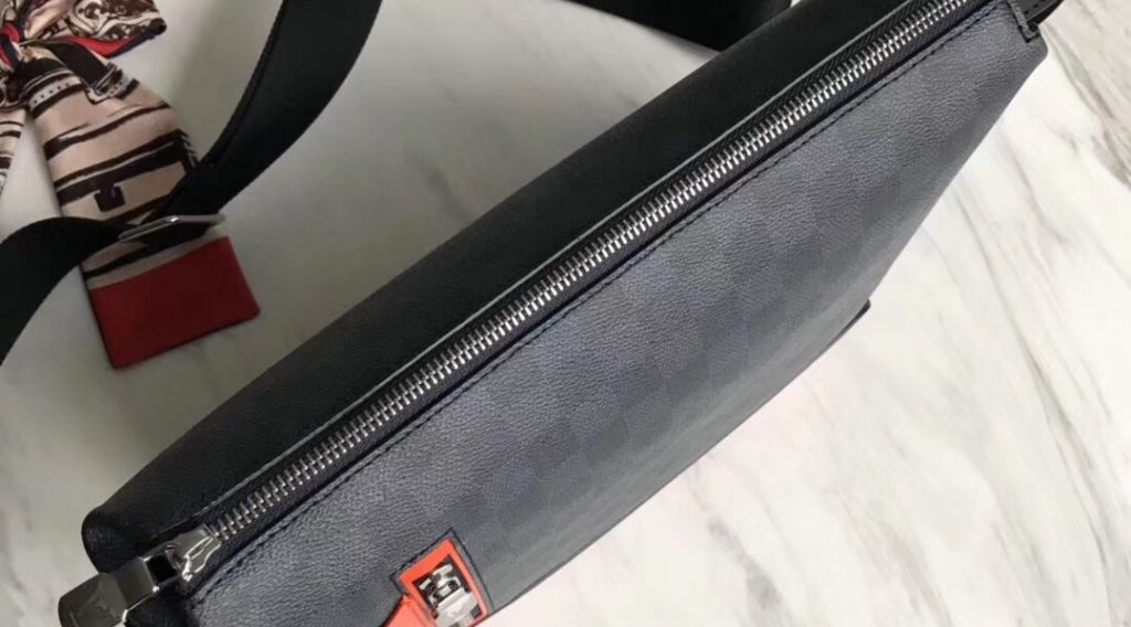 z1207792063408 16c64bd6f15212d3ff80fb4ff16d34c6 1024x568 - T&uacute;i X&aacute;ch Nam Louis Vuitton Si&ecirc;u Cấp TXNLV0076