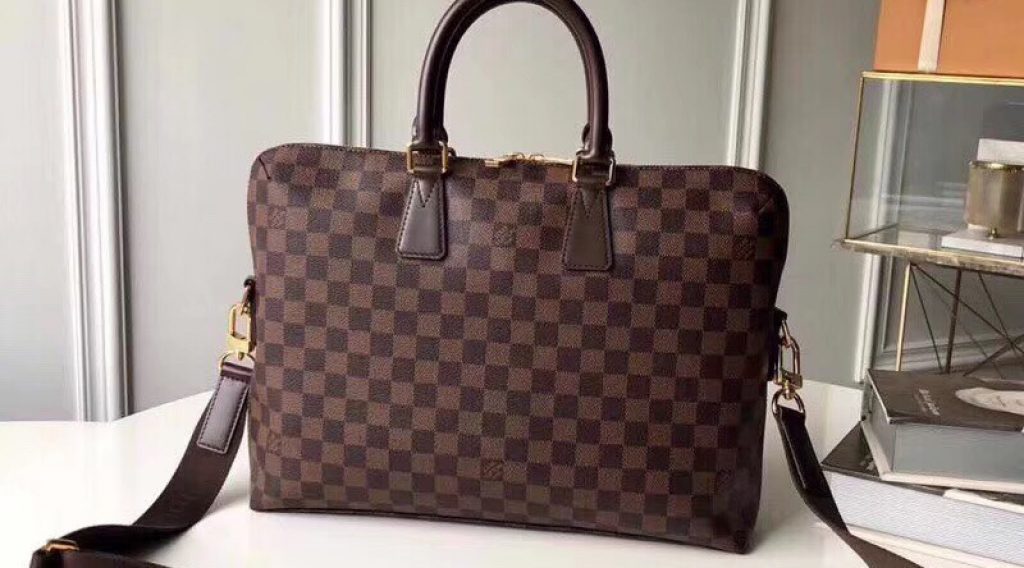 z1207797044015 c5e3b38303f1ed7124997e25d3143cd0 1024x568 - T&uacute;i X&aacute;ch Nam Louis Vuitton Si&ecirc;u Cấp TXNLV0075