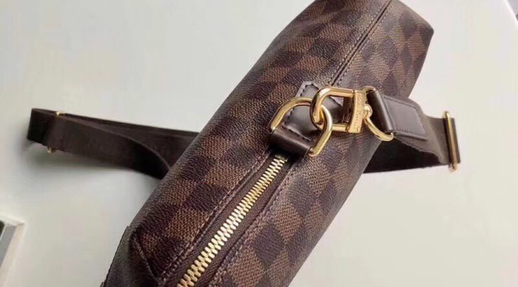 z1207797046998 7a8fd1ba74fac1ce34f45e8a2380f134 1024x568 - T&uacute;i X&aacute;ch Nam Louis Vuitton Si&ecirc;u Cấp TXNLV0075