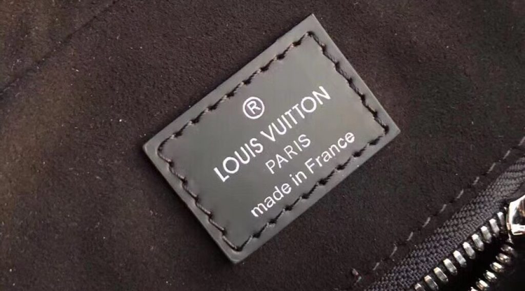 z1207797047080 0be1f1ce53f4e6f7bf48af4dd335bbb1 1024x568 - T&uacute;i X&aacute;ch Nam Louis Vuitton Si&ecirc;u Cấp TXNLV0074