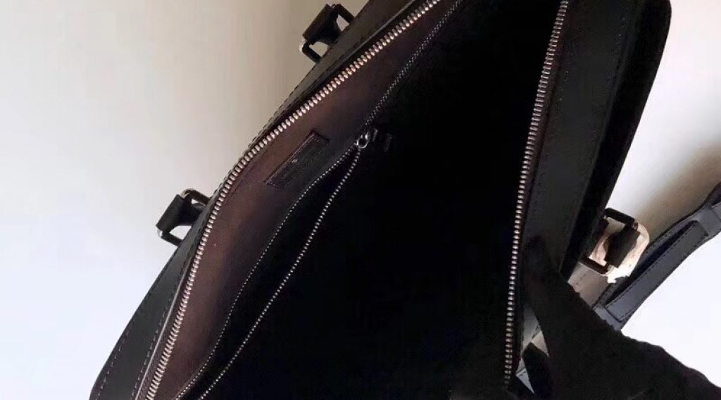 z1207797047081 c1e51c17166a916ccd8c6b82828446ec 1024x568 - T&uacute;i X&aacute;ch Nam Louis Vuitton Si&ecirc;u Cấp TXNLV0074